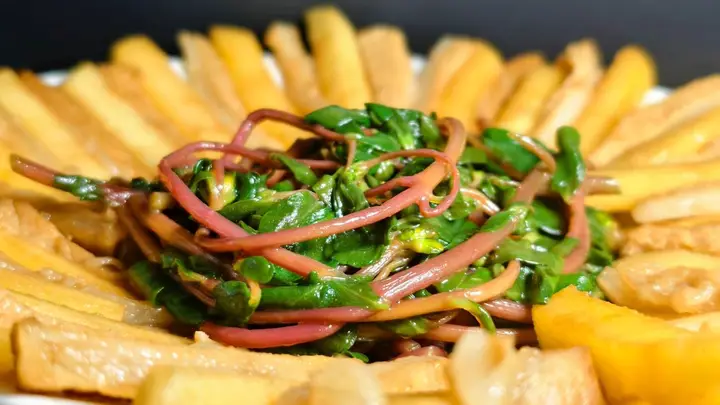 这三种食材是绝配,大火一炒,鲜香四溢,实惠又好吃