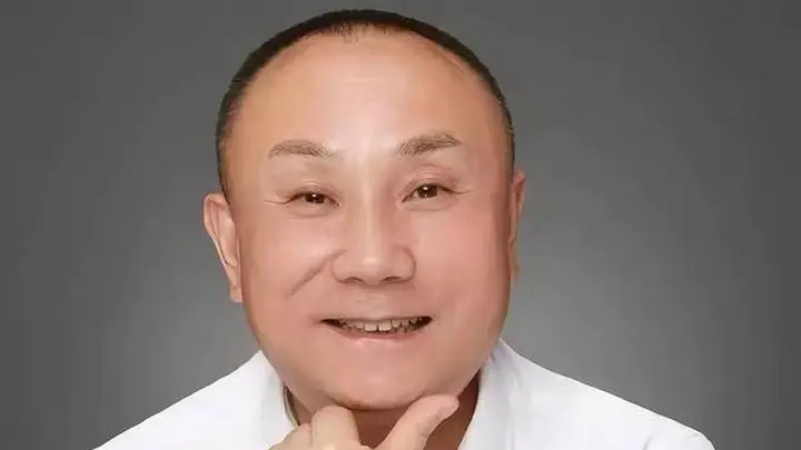 西安赛格事件最新!严鹏员工称,他在坠亡前,让加急做当月工资表