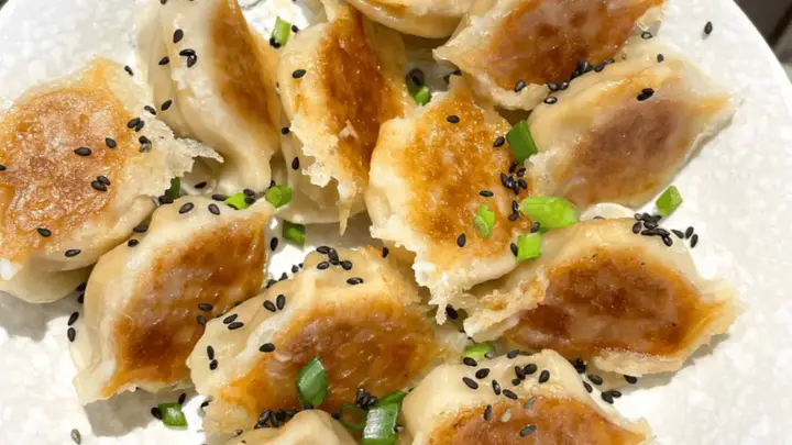 十分钟快手早餐:外酥里嫩的水煎饺,一口咬下满嘴香