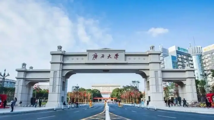 放弃哈工大冷门专业选广西大学王牌,这才是“人间清醒”