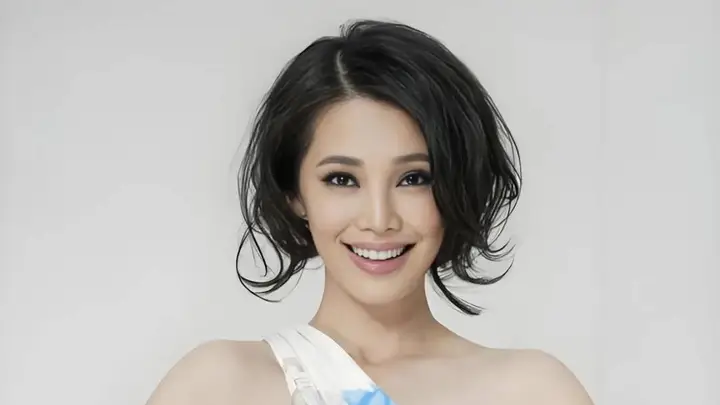 48岁孔维近况曝光:隐婚生子多年,低调幸福活成娱乐圈清流