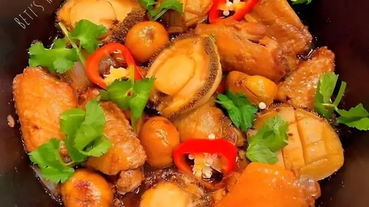 鲍鱼鸡翅:海陆合烹锅气浓,全家争食汤不剩