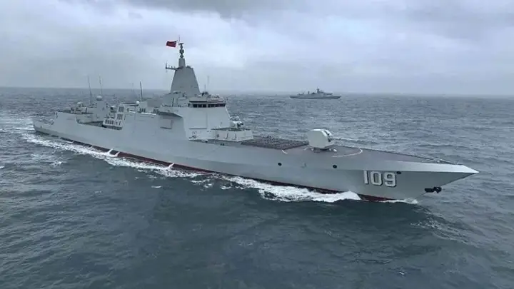 十艘055聚首东海,两艘最强舰就位,台海方向体系战力全面筑牢!