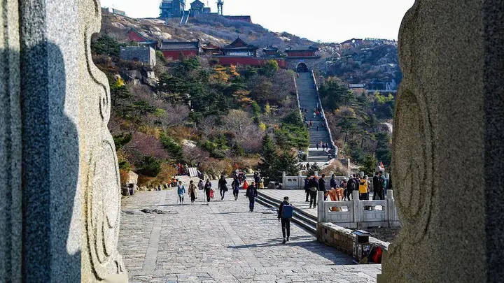 泰山十八盘:挑战自我,登顶的成就感太爽了!