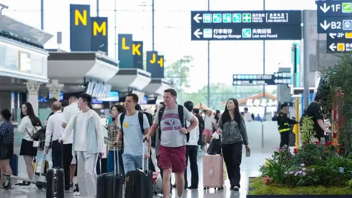 入境游“主角”不止北上广深：外国游客飞赴中国160城 成都稳居前五、稻城首次上榜