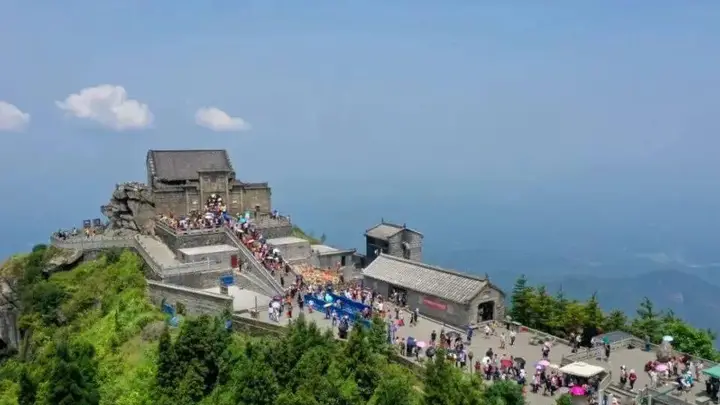 南岳衡山祝融峰7月20日上午临时管制,部分时段停售票