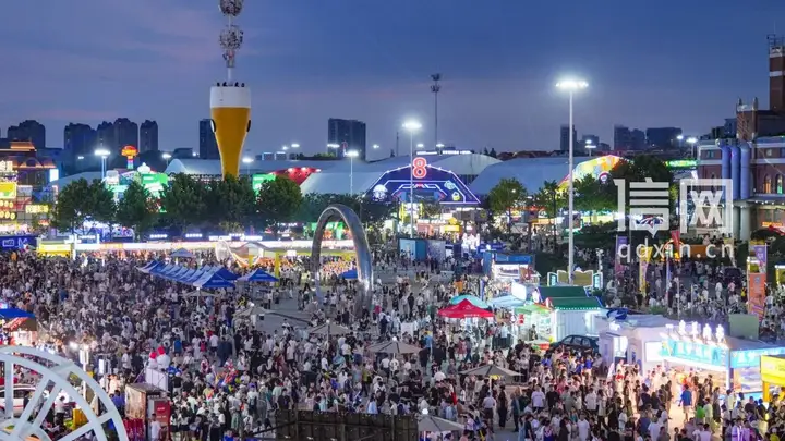 金沙滩啤酒节西海岸会场人气火爆 醉享夏日嘉年华