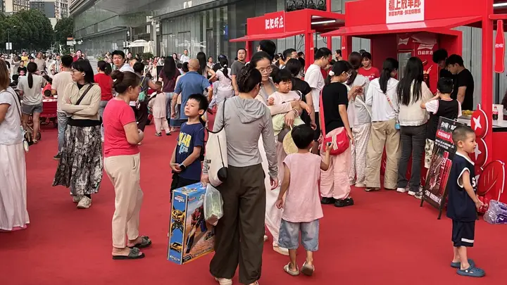六大名店集结四十品牌联动 “畅爽烧烤节”为武汉夏日注入活力