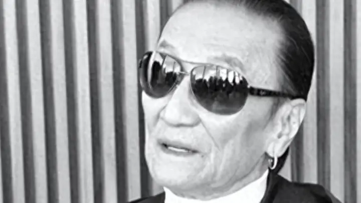 狄波拉丈夫江耀城心胸豁达,与谢贤交好帮料理后事,机长经历见证格局