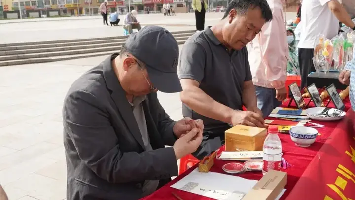 乌海海南区非遗工坊与市集双发力 老手艺变身区域发展新引擎