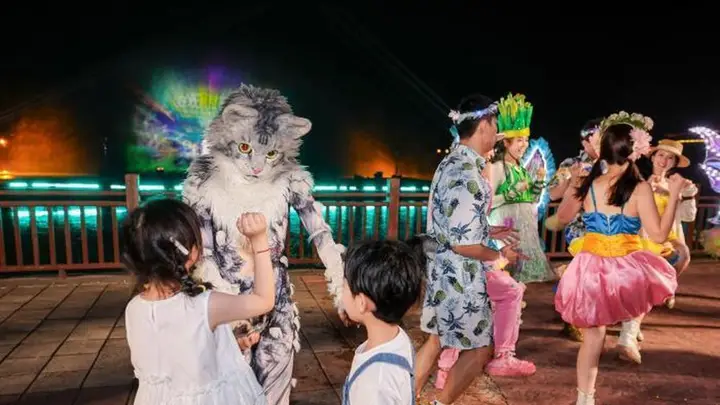 暑期夜游潮来袭 动物园夜场一票难求 文博场馆解锁“夜”态新玩法