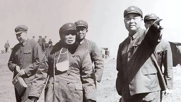 1992年成都军区司令员进京参会，军委首长当面宣布降职调离，服从安排后赴南京履职