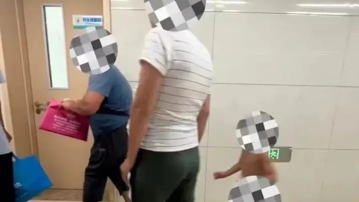 河北一孕妇带赤裸女童产检引关注，当地：该孕妇精神正常