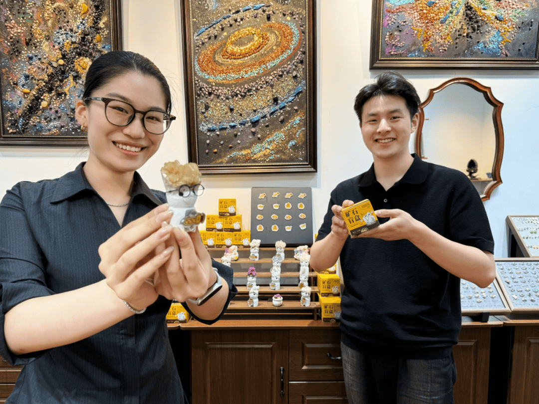 把矿石做成盲盒爆款，青春小店凭实力出圈