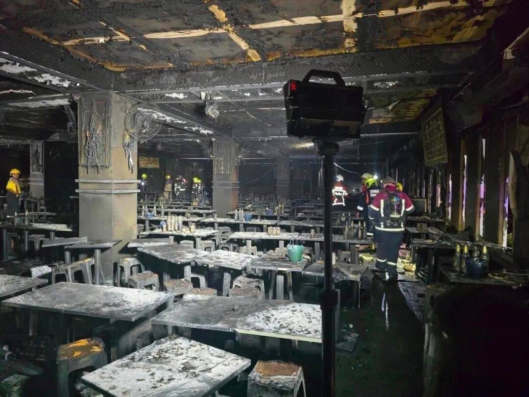 泰国曼谷酒吧火灾死亡人数升至30人，起火原因初步推断为天花板上的空调设备短路