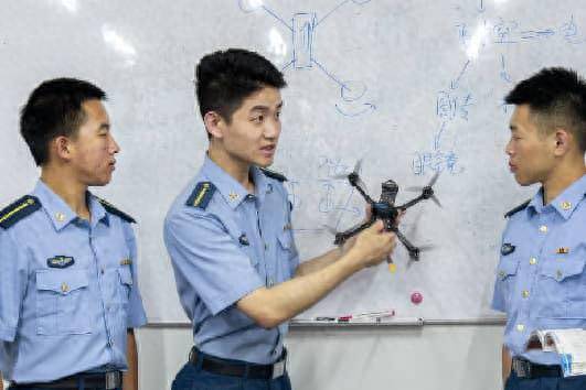 空军预警学院学员暑期赴基层一线加钢淬火