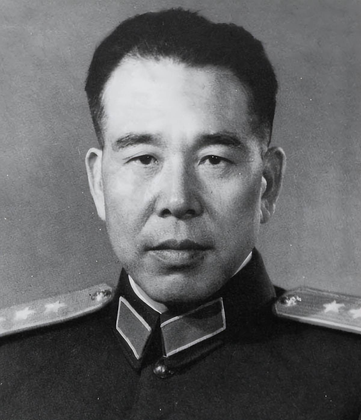 黄永胜评价周总理：搞外交是一把好手，搞内政是八级泥瓦匠
