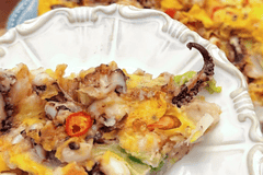 海鲜葱饼:外酥内软,葱香混着海味越吃越香