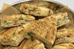 晨光里的麦香治愈：低脂葱花发面大饼