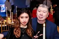 ：韩红道歉退出公益界 冯小刚新片首映礼风波持续发酵