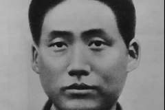 红军转战赣南之际朱毛明言：唯一可替代之人是谁？其主张为革命道路筑牢关键根基