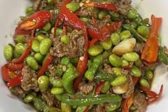 香辣牛肉炒毛豆做法出炉：鲜嫩入味家常下饭神器成餐桌新宠