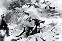 1941年，聂荣臻惊闻1000土匪硬怼8000日军，急令：送去500手榴弹