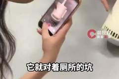 成都兰桂坊一女厕马桶刷底座暗藏摄像头，发现者：摄像头正对蹲坑，打开手机闪光灯才发现；警方回应：正对此事进行调查