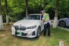 规范集镇及景区停车秩序 营造安全畅通环境