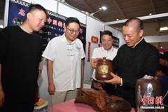 云南锔瓷技艺薪火相传 个性化定制成潮流