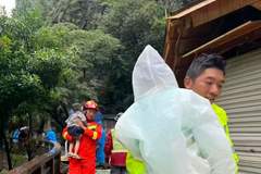 丽江虎跳峡景区因强降雨临时关停，滞留游客已全部安全转移