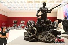 人民·丰碑——中国国家博物馆馆藏经典美术作品展在北京展出