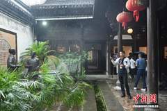 寻访艾青故里 感悟“爱得深沉”——海外华文媒体走进金华