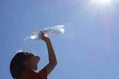 四川16市高温红色预警发布 局地或超44℃