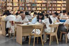 河北曲阳暑期阅读热潮:图书馆服务升级满足民众需求