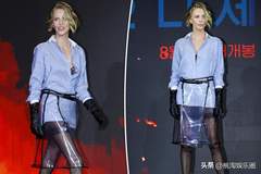 奥德赛》宣传期造型成亮点 查理兹·塞隆透明裙助力新片引热议