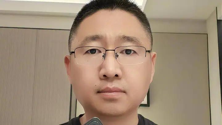 拯救者Y70实测:从3A大作到趣味养虾,一台手机全搞定