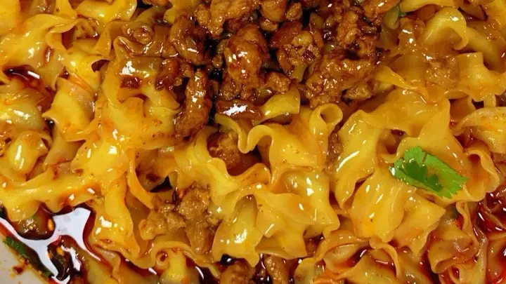 肉末刀削面,一碗酱香浓郁,专治所有没胃口