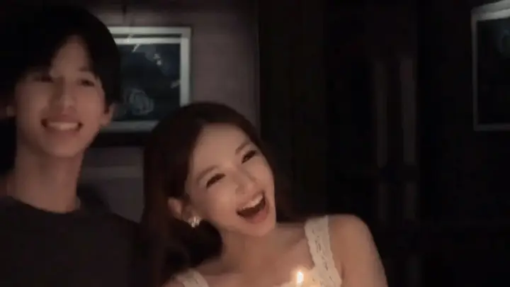 程潇与童星林子烨提前庆祝生日 晒美照手捧蛋糕心情好