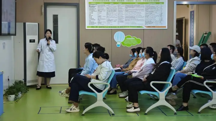 顺产太痛，剖腹产又快又安全？医生告诉你真相，没这么简单，能顺不要剖