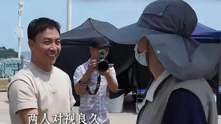 时隔三十年再同框！释小龙探班周星驰，二人互动满是回忆杀