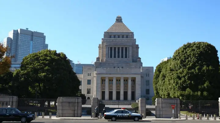 高市早苗涉台表述删改28字、对华改口，日本换将难阻右翼扩军外交阻力