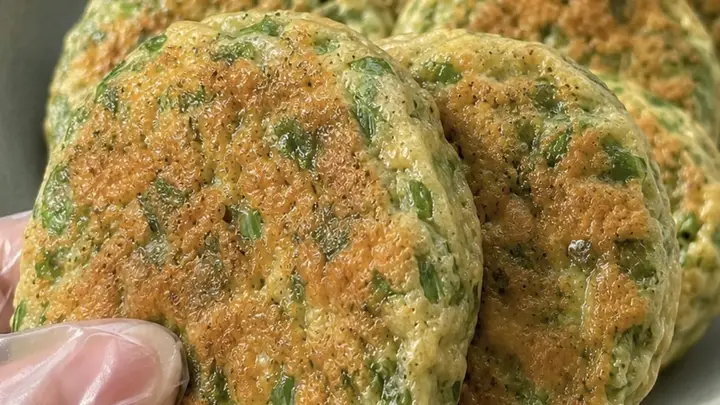 三步煎出外酥里嫩韭香鸡蛋饼 家常快手美味治愈平凡日常
