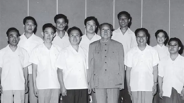 69年厨师失误做了道苦瓜炒鸡丁,毛主席笑问:这是新发明吗?
