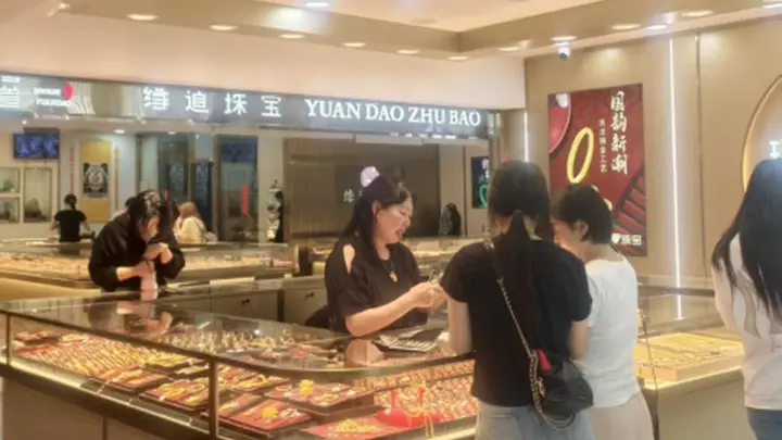 金价大跌,“上海水贝”探访!是抄底购入,还是徘徊不前?