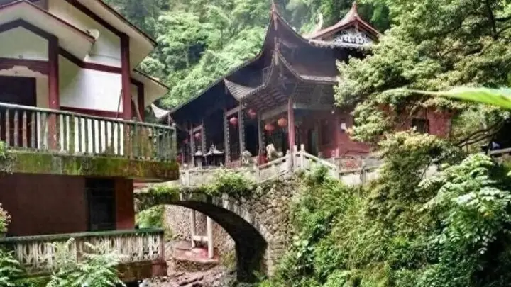 全网几乎0攻略,被严重低估的避暑山水小城,新晋夏季颜值天花板
