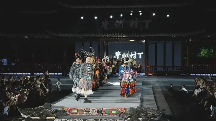 海内外9万余人登上贵州“村T”走秀