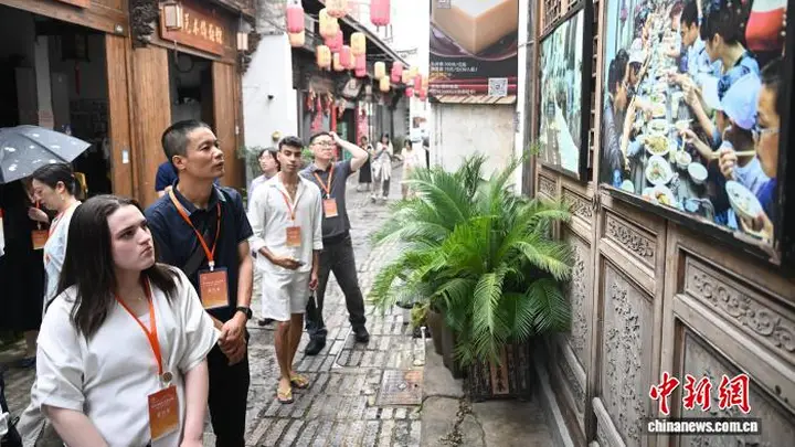 浙江金华:海外华文媒体代表感受传统非遗魅力