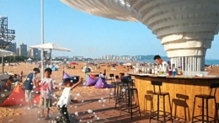 金沙滩Sunshine沙滩酒吧：啤酒节咖夜新体验，解锁海滨微醺时光