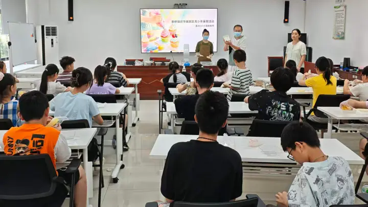 欣华居民区举办青少年蛋糕DIY活动,甜蜜手作点亮暑假